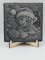 Ardoise 'Tigre Noël': Une pièce décorative unique - Vignette | GravéPourToi