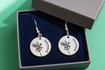 Boucles d'oreilles fleur de naissance Février - Vignette | GravéPourToi