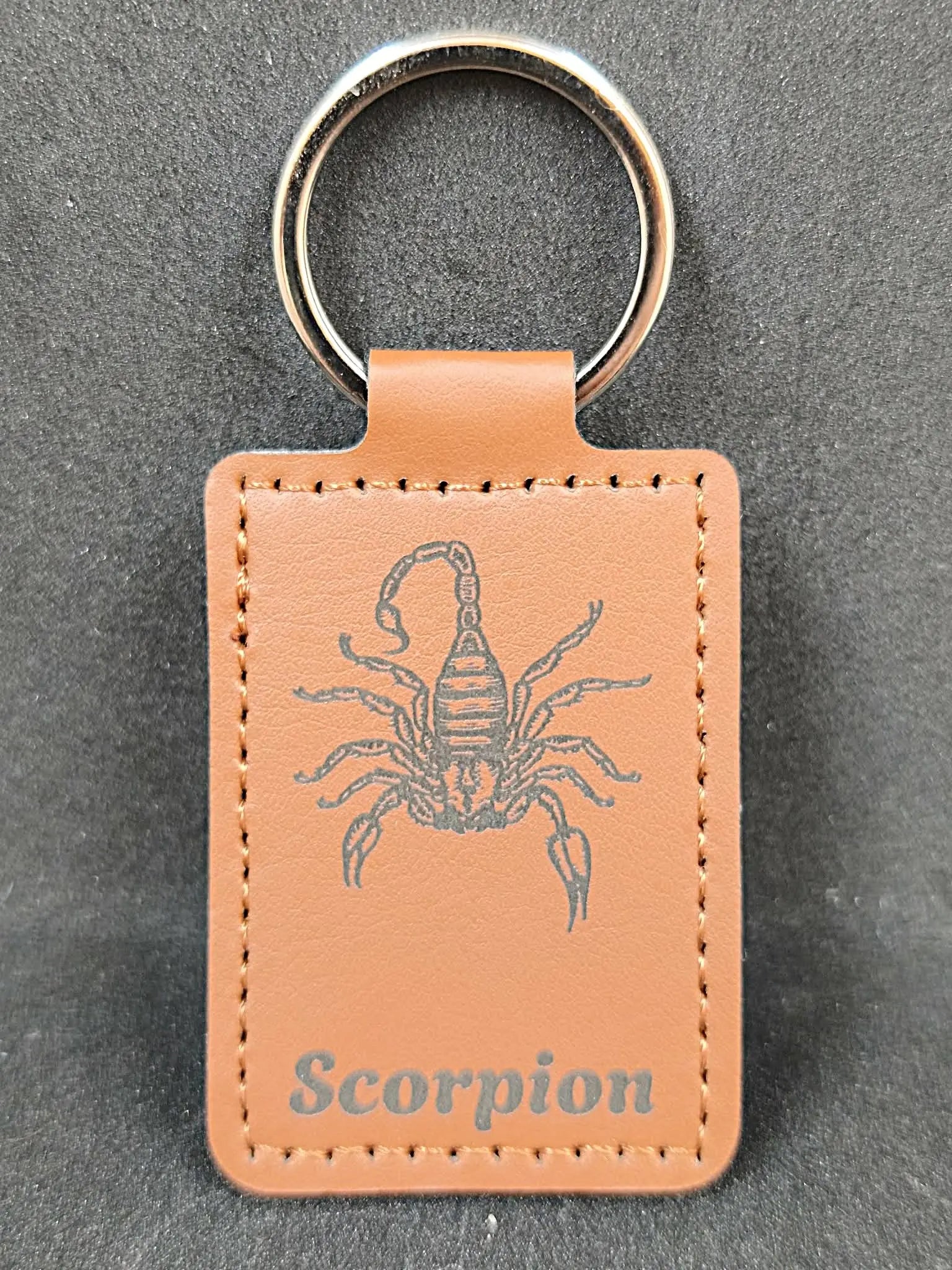 Porte-clefs gravé signe scorpion - GravéPourToi